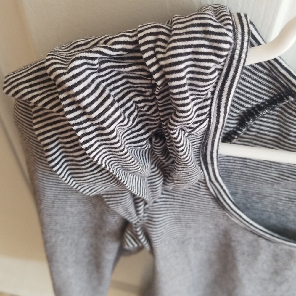 blouse - Picture 3 of 3